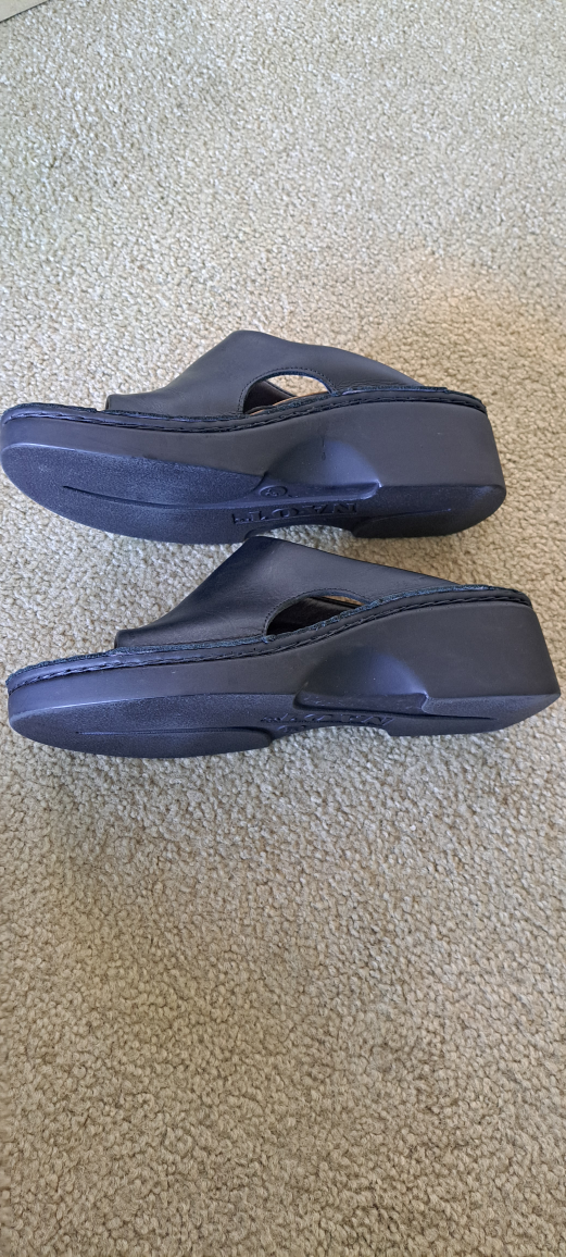 Naot Rome Slip on sandles, Women's size 37 - photo 3