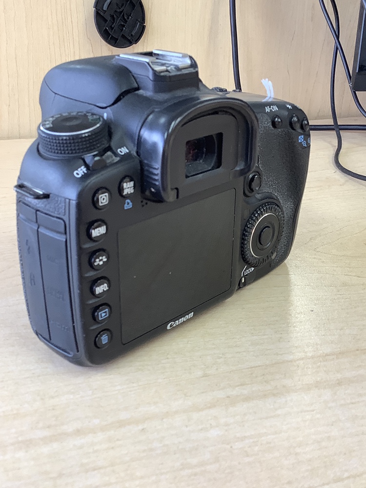 Canon EOS 7D DSLR Camera - photo 3