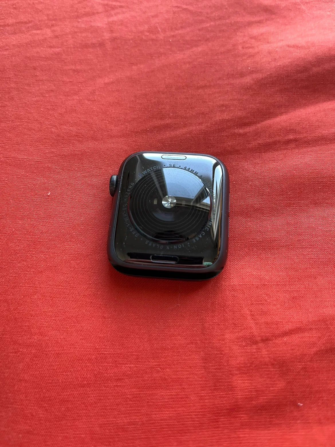 Cracked Apple Watch Series SE image indicator(3)