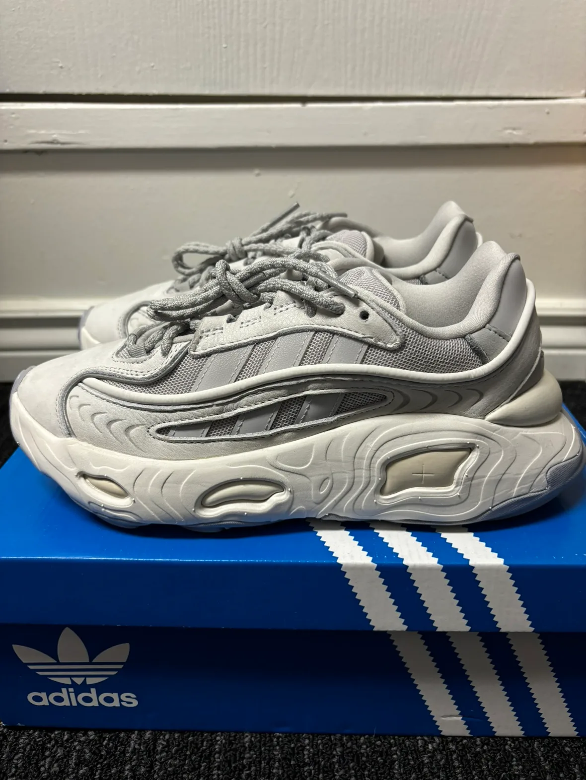Adidas Oznova Women’s 7US thumbnail