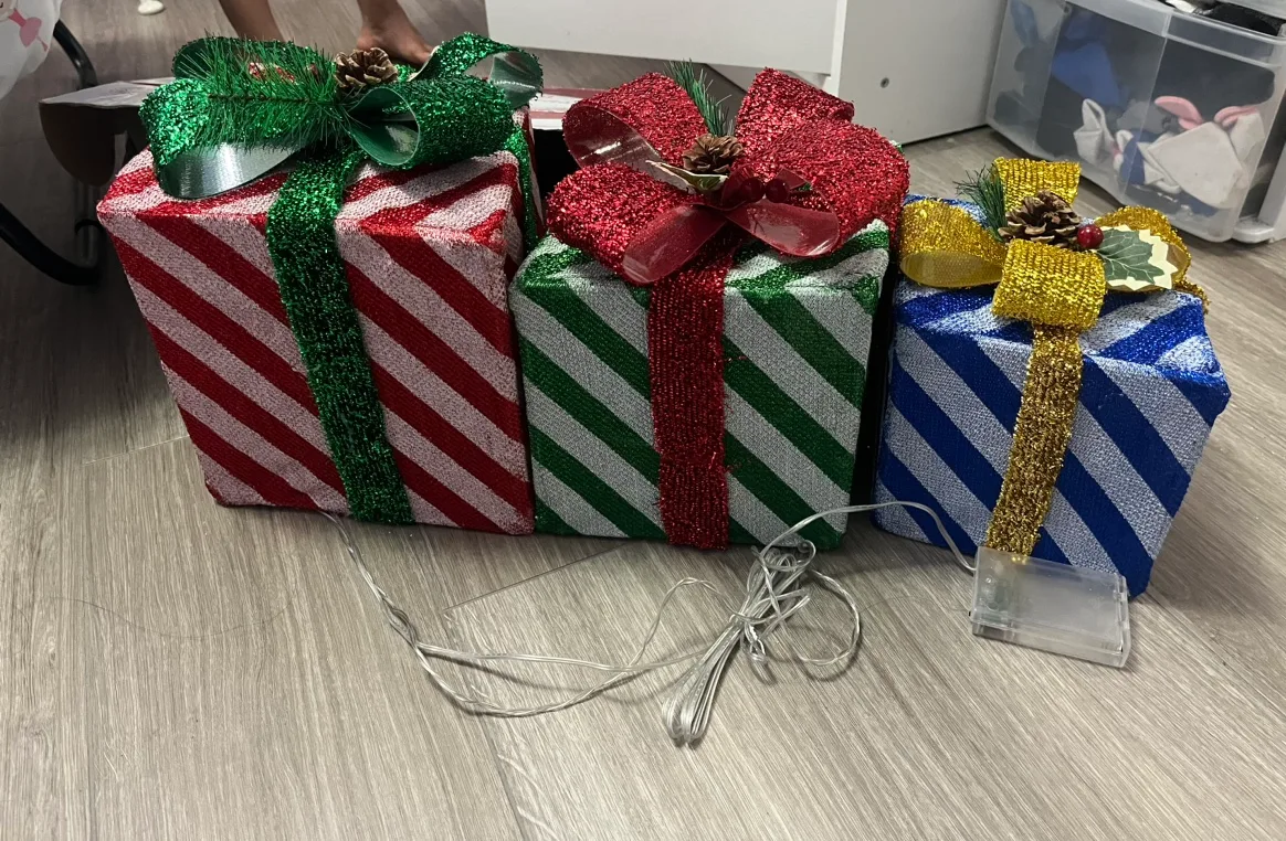 Christmas Gift Boxes Decor image indicator(4)