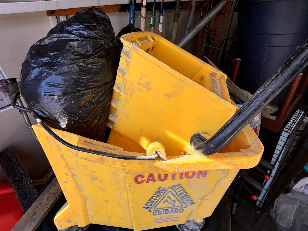 Commercial Rubbermaid  Mop Bucket