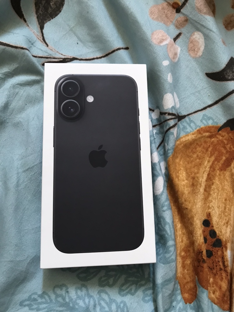 Unlocked brand new iPhone 16, 128 gig for sale - photo 5