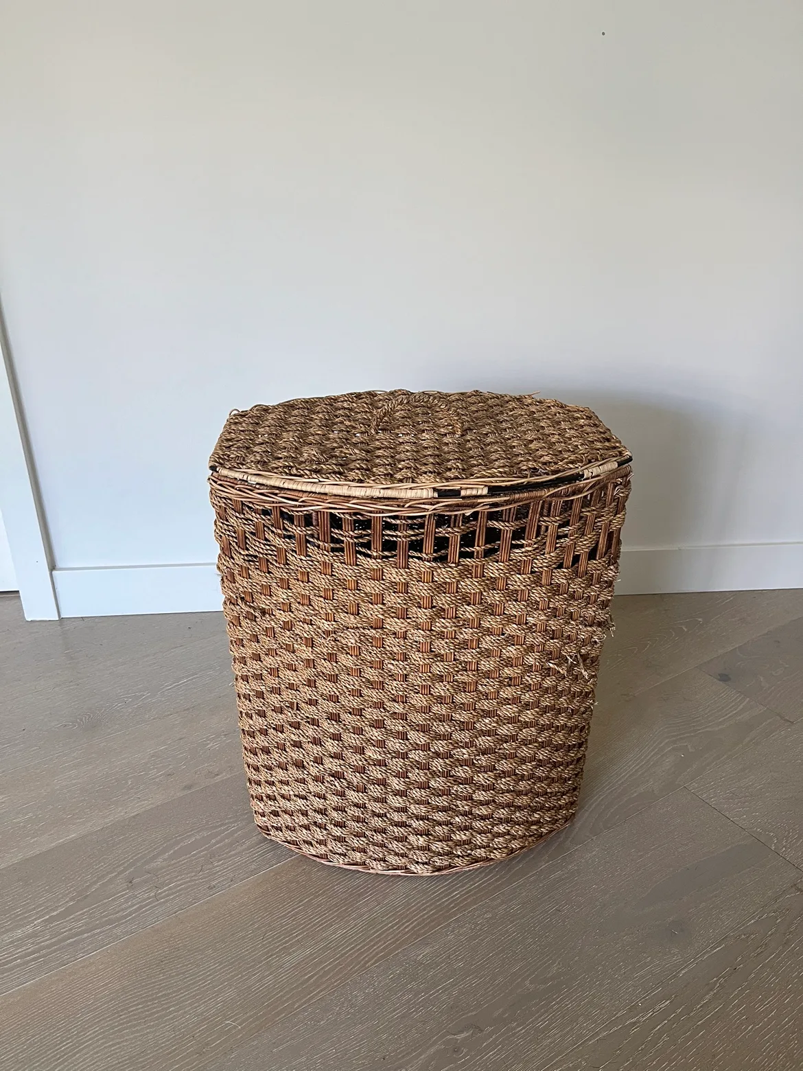 Wicker Laundry Basket thumbnail