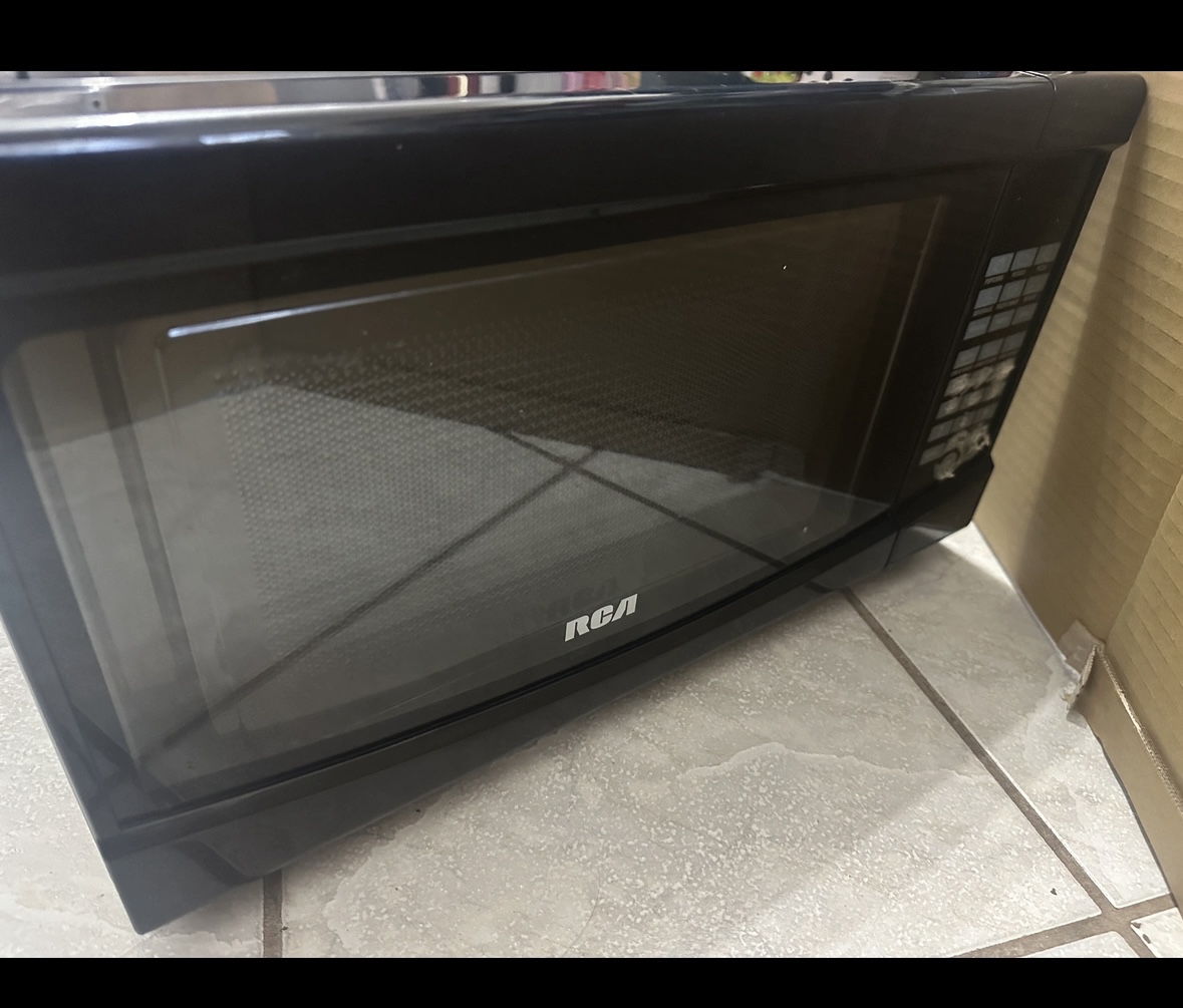 RCA 0.7 cu. ft. Countertop Microwave in Black - photo 4