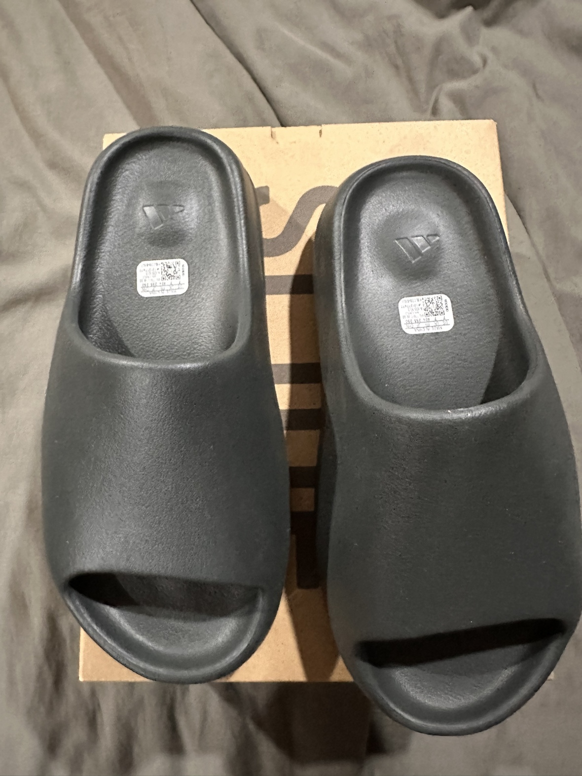 Yeezy Slides size 8 - photo 3