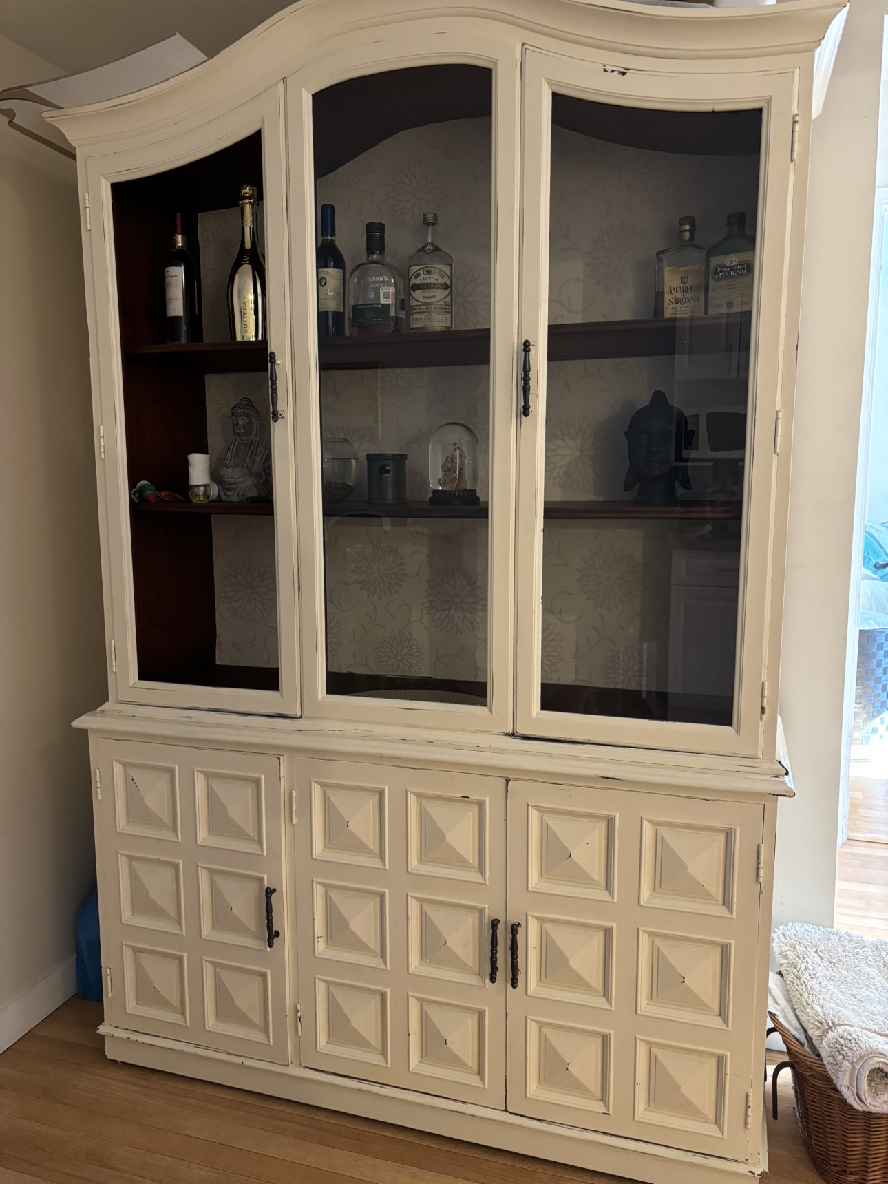 White buffet and hutch