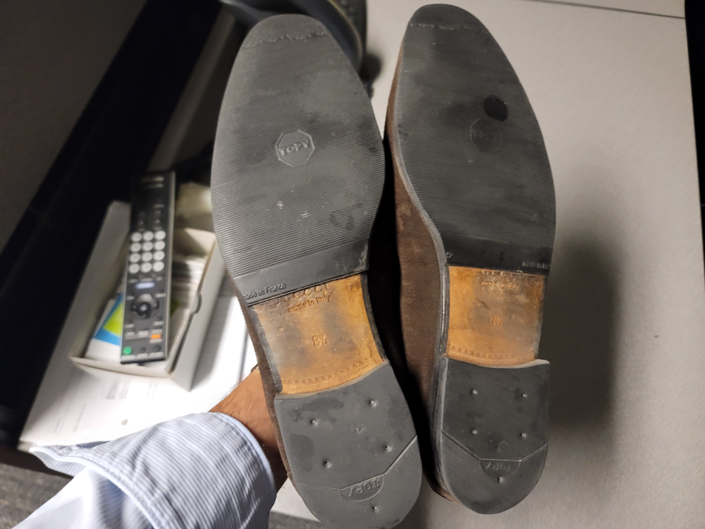 Gucci Suede Loafers w/cedar shoe tree. size 9 (42) - photo 5