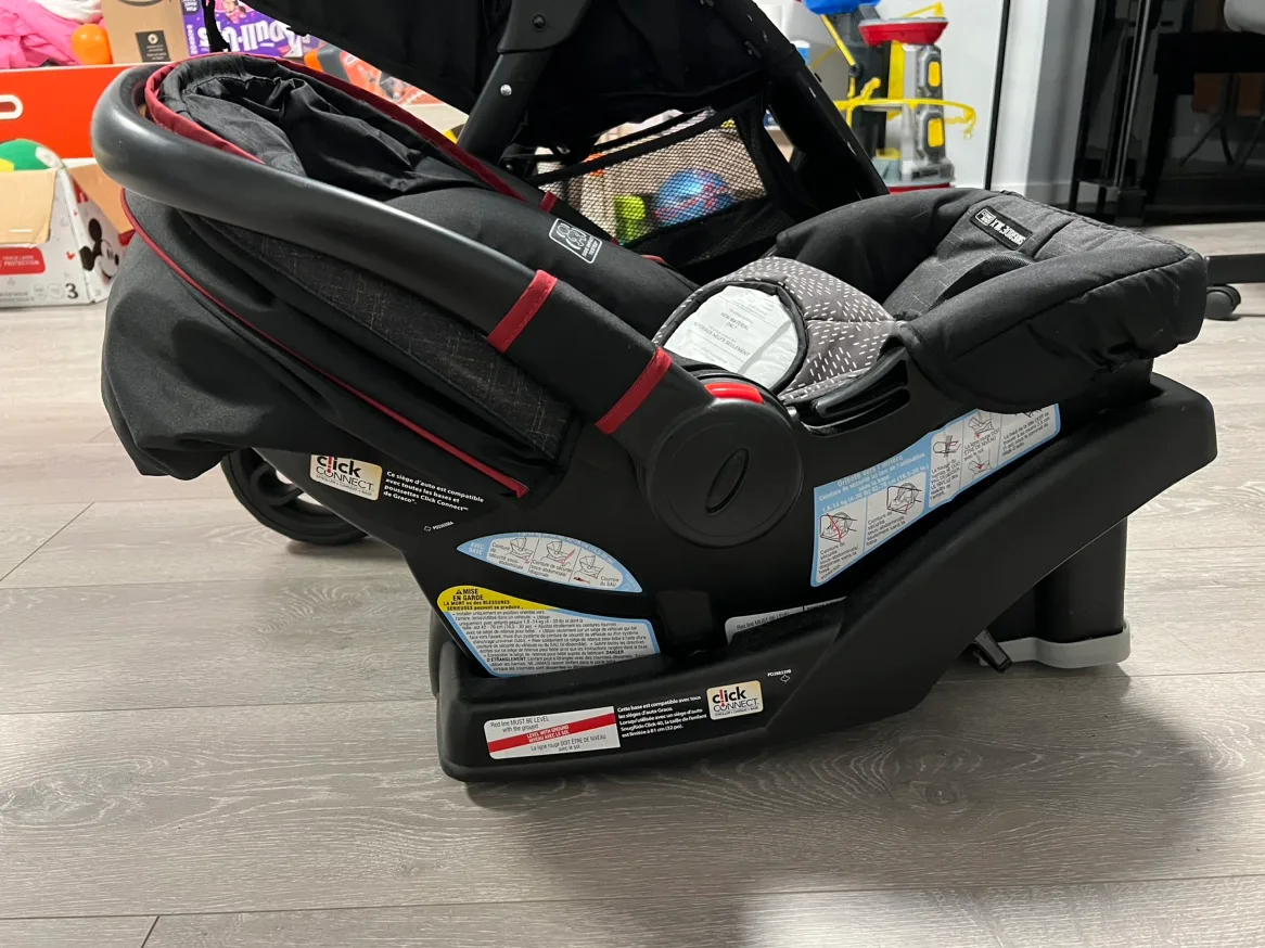 Graco Travel System with infant car seat image indicator(3)