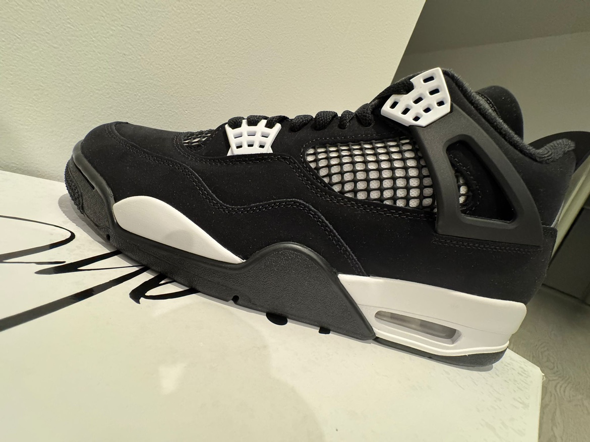 Jordan 4 white thunder - photo 2