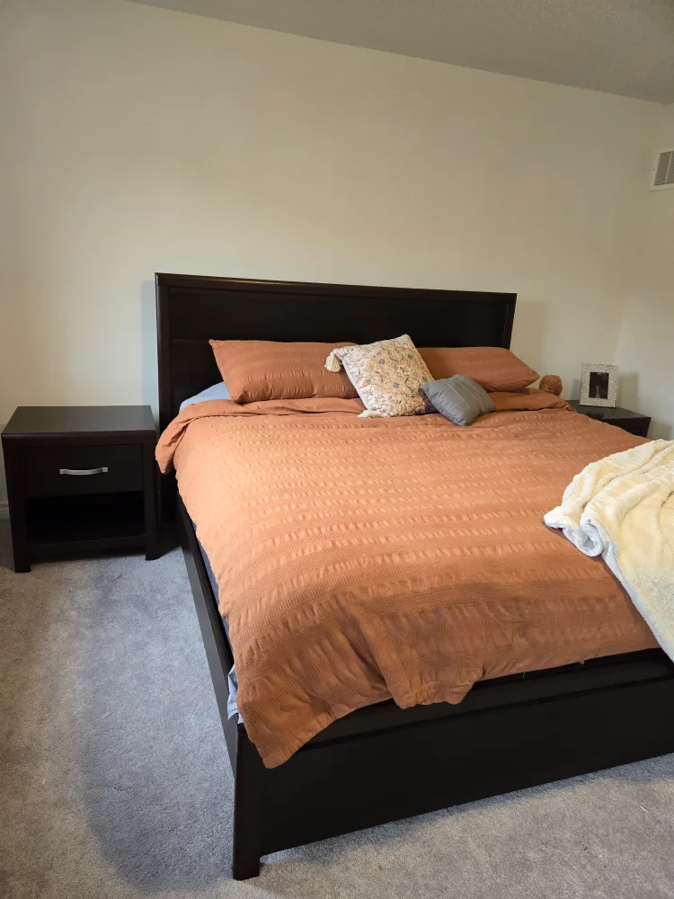 King Sized Bedroom Set image indicator(3)