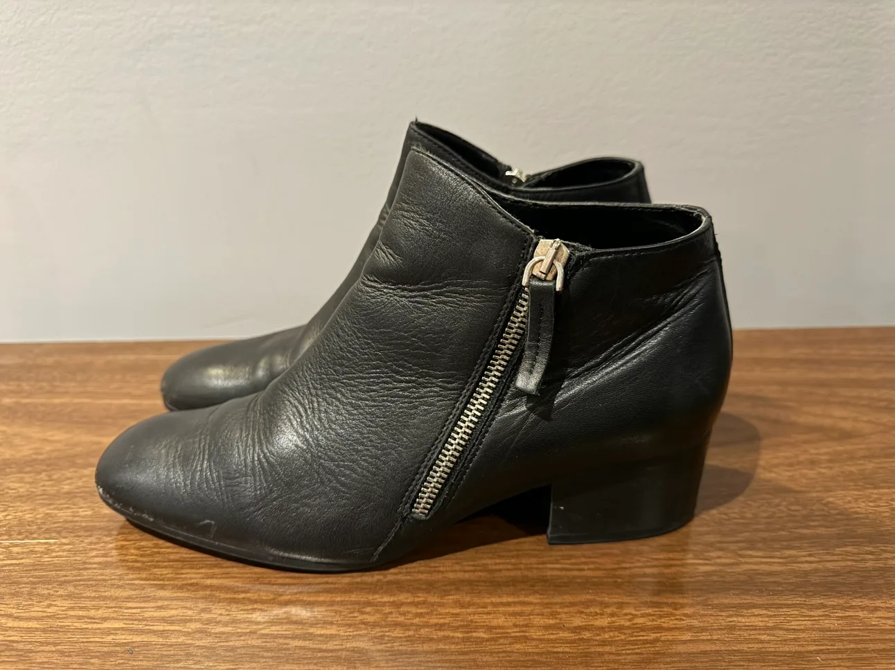Zara Women’s Black Leather Ankle Boots image indicator(2)
