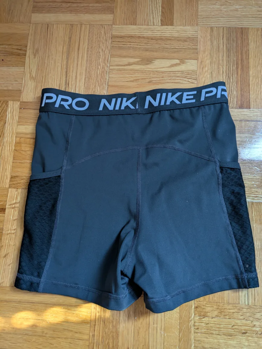 xs Nike shorts with pockets image indicator(2)