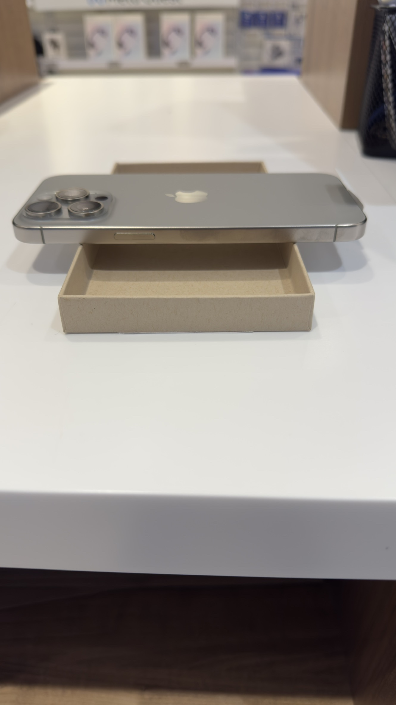 iPhone 15 Pro Max - photo 2