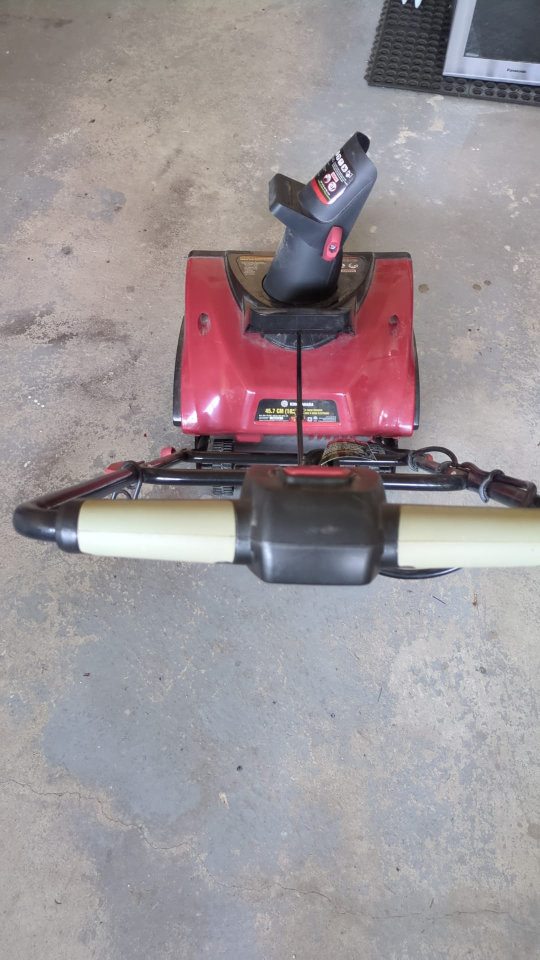King Canada Electric Snow Blower- Move out sale - photo 2