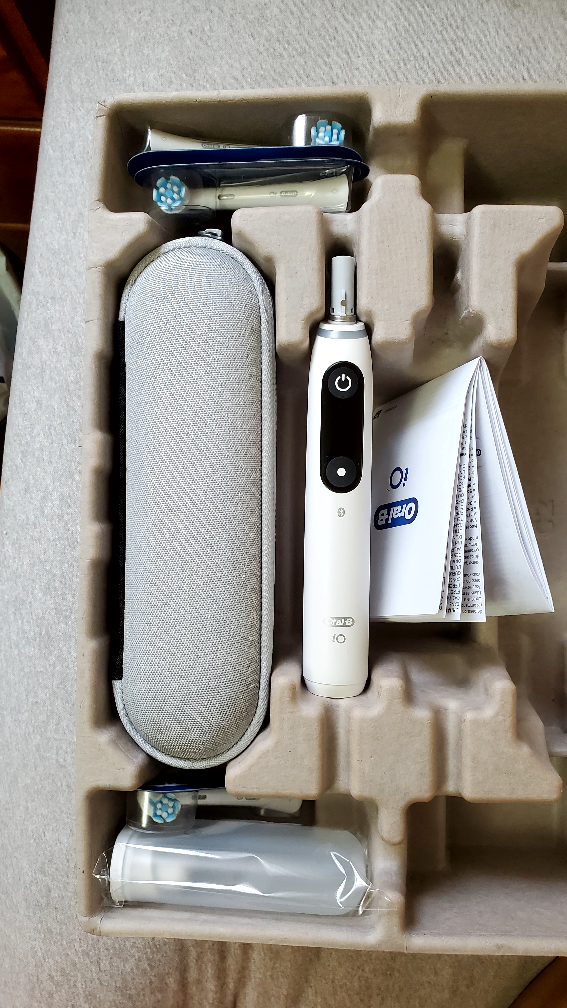 Oral-B iO Series 6 Rechargeable Toothbrush - photo 2