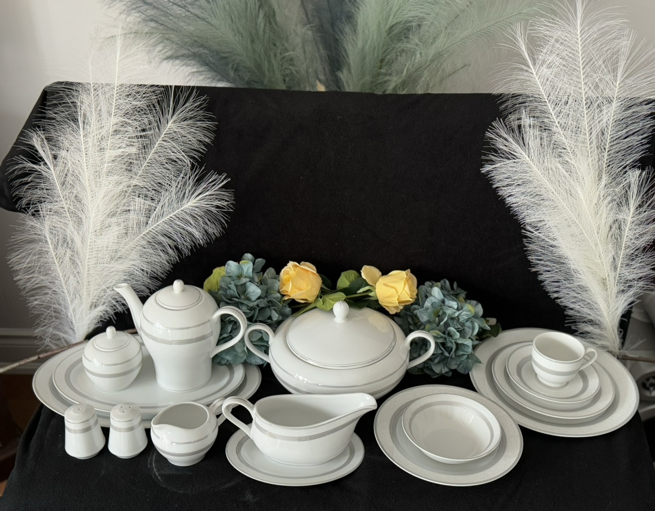 Exquisite White and Silver Dinnerware Set