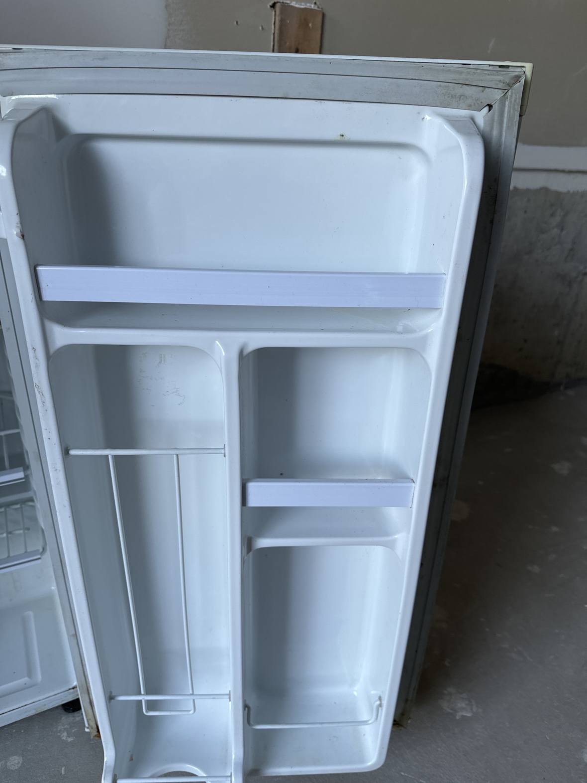 Danby Mini Fridge - photo 4