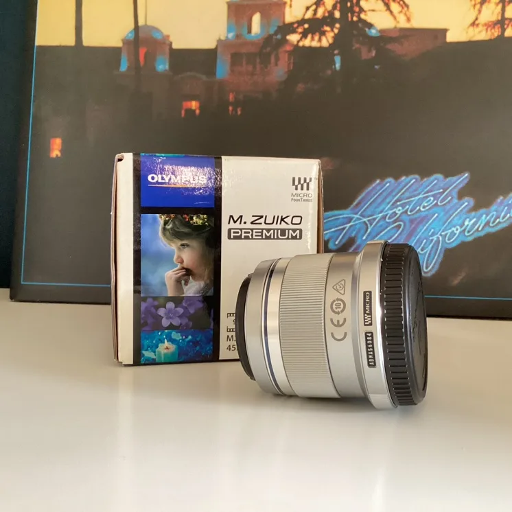 Olympus M.Zuiko Digital 45mm f/1.8 Lens image indicator(2)