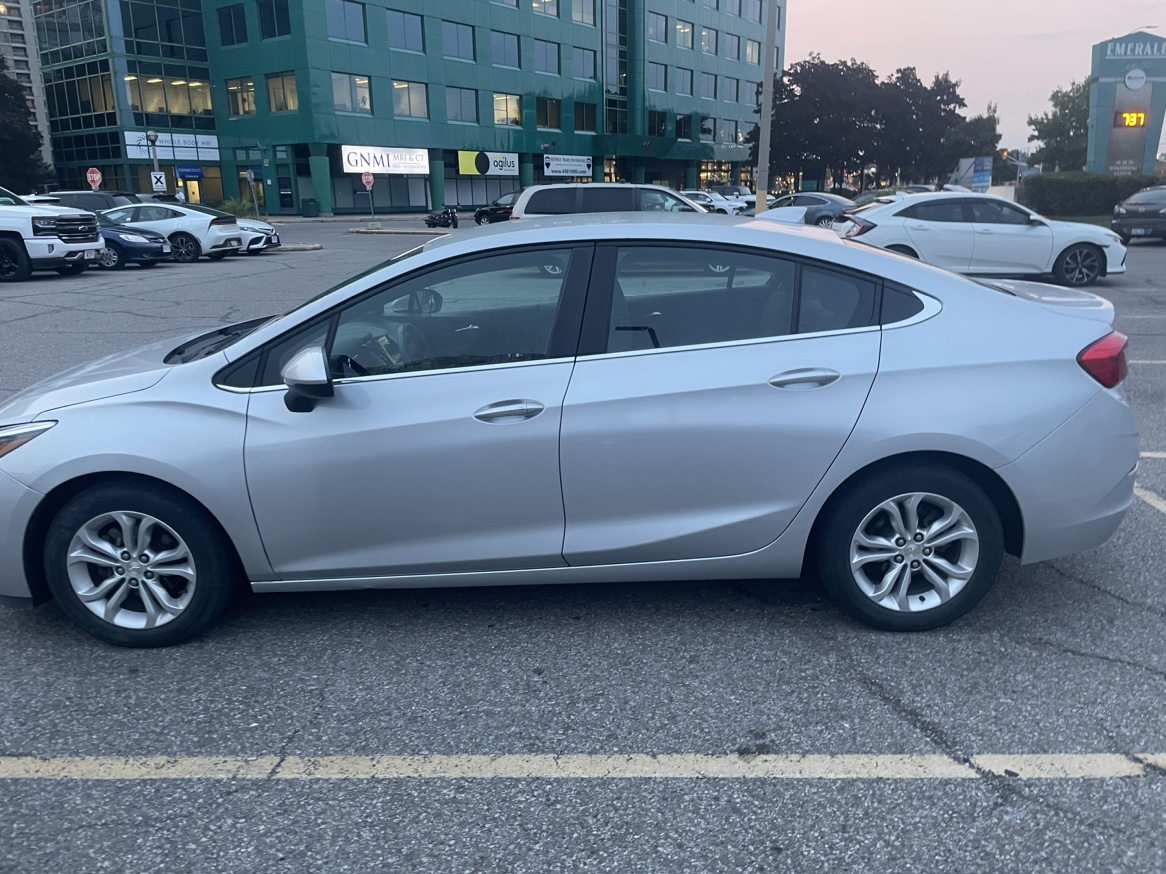 2019 Chevrolet Cruze LT - Rebuilt Title, Well-Maintained. - photo 2