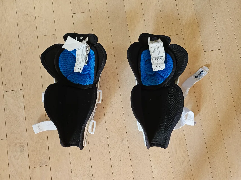 Kids Bauer Hockey Shin Pads image indicator(2)