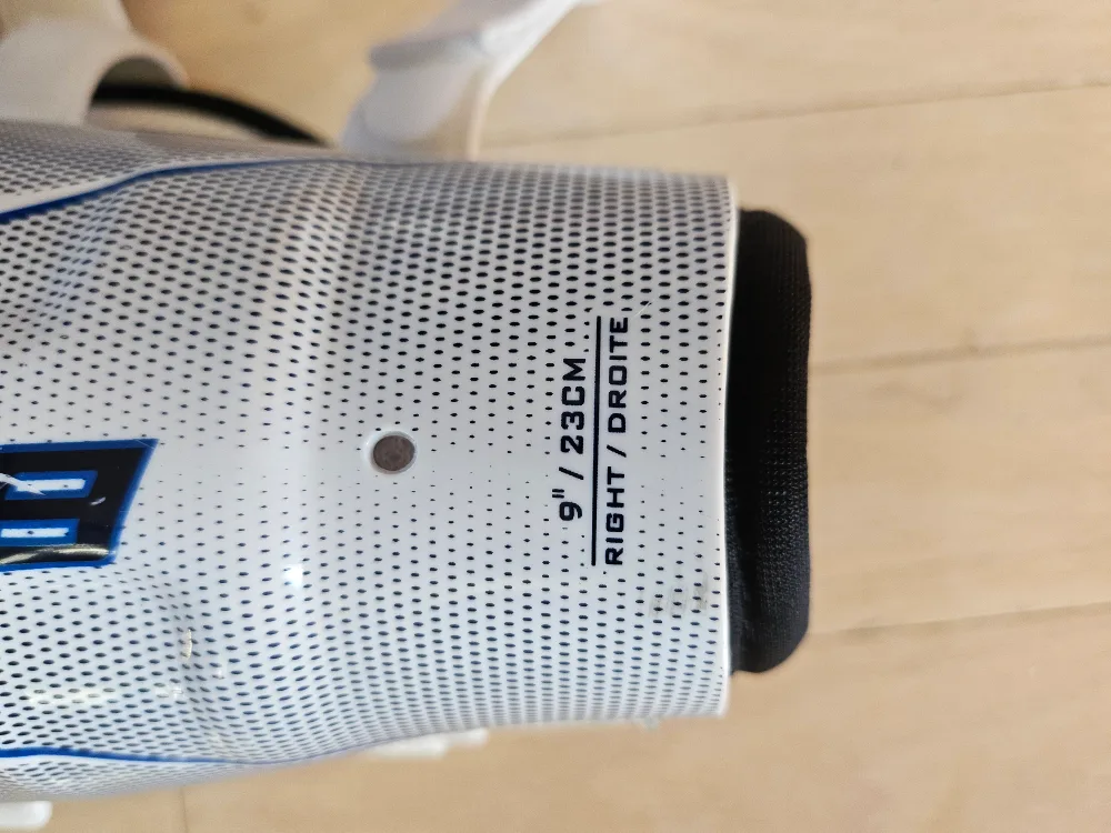 Kids Bauer Hockey Shin Pads image indicator(3)