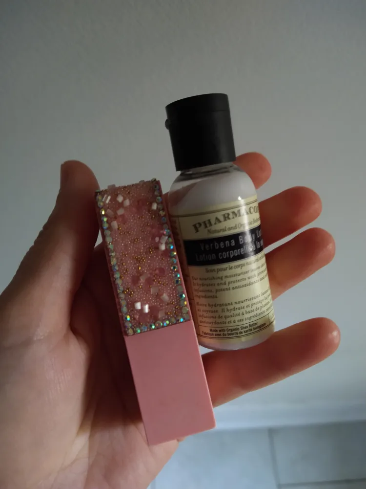 Lipstick, body lotion image indicator(2)