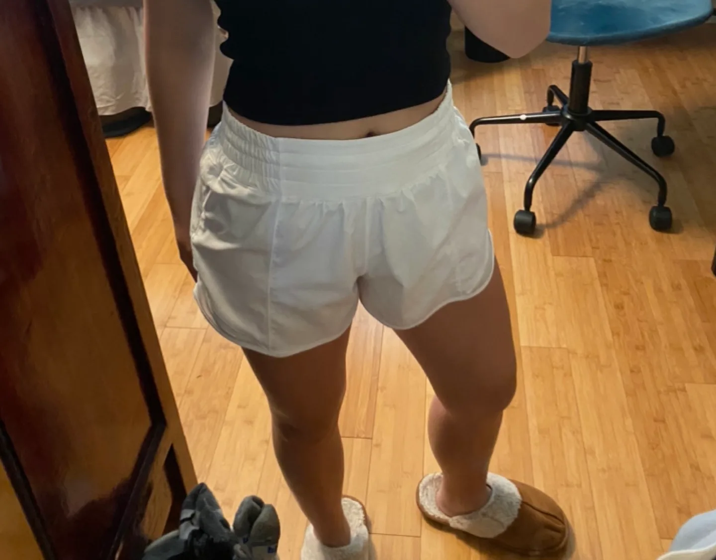 Lululemon hotty hot  Short size 4 image indicator(4)