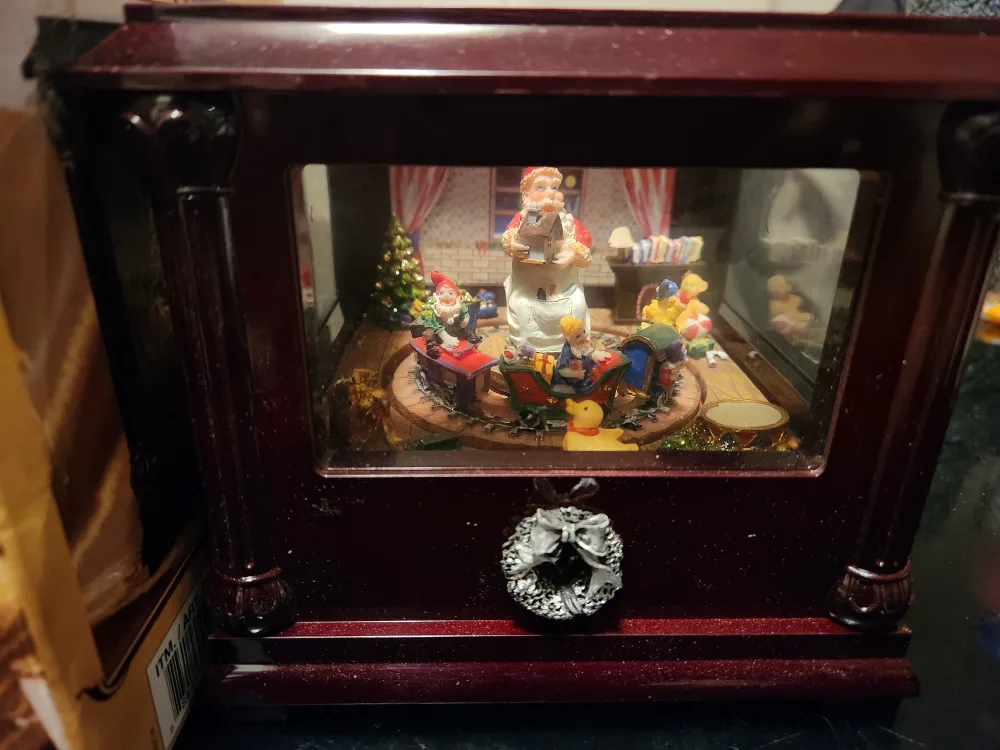 Rotating Christmas Musical Box image indicator(3)