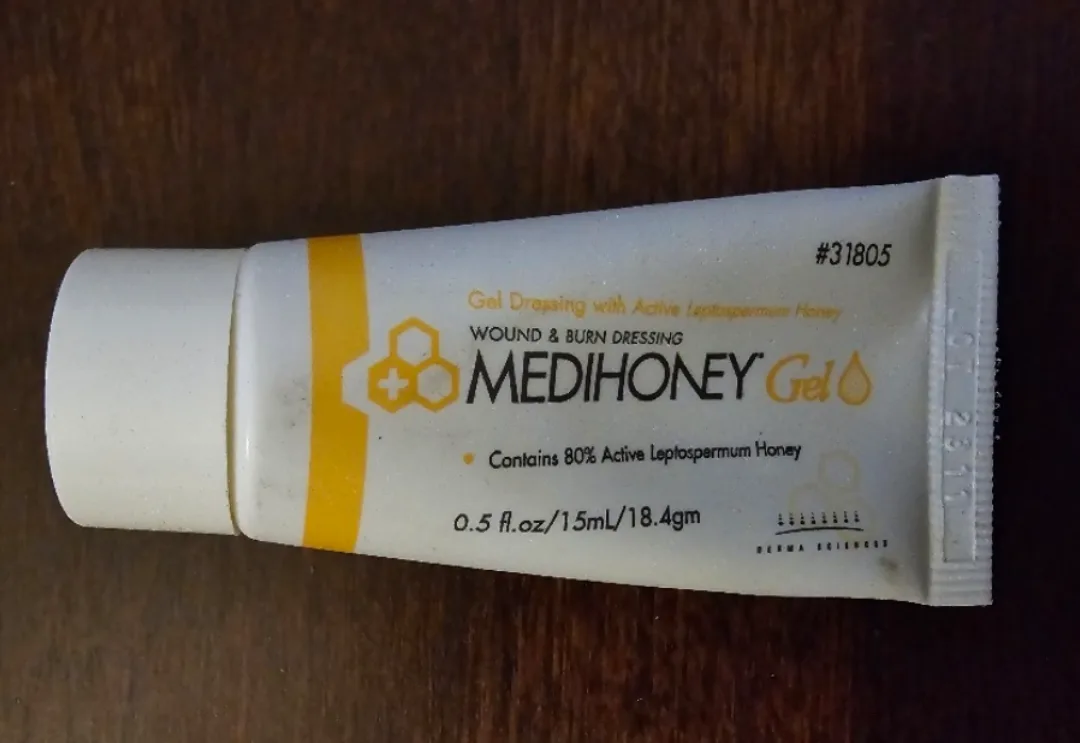 Bundle multiple Nail Polish + lipsticks image indicator(7)