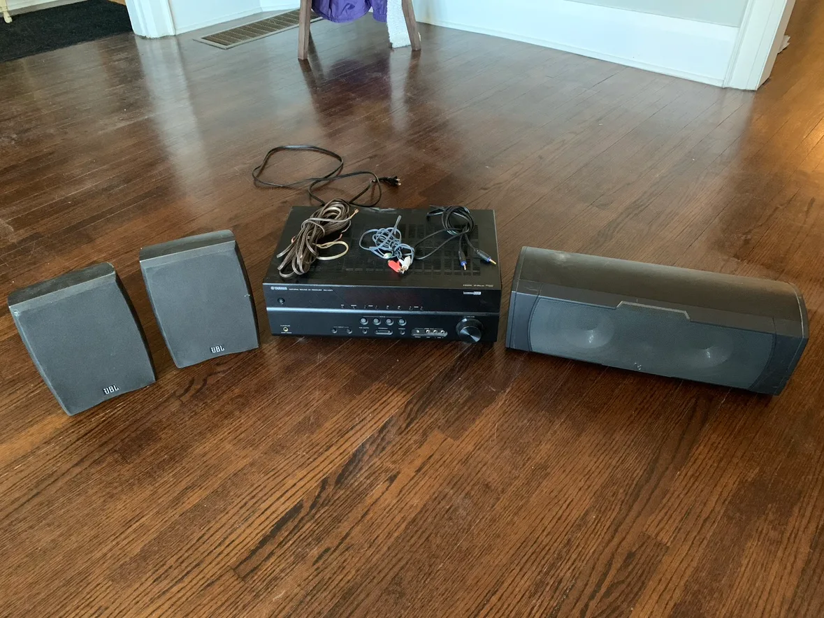 Yamaha RX-V371 Receiver & Speakers thumbnail
