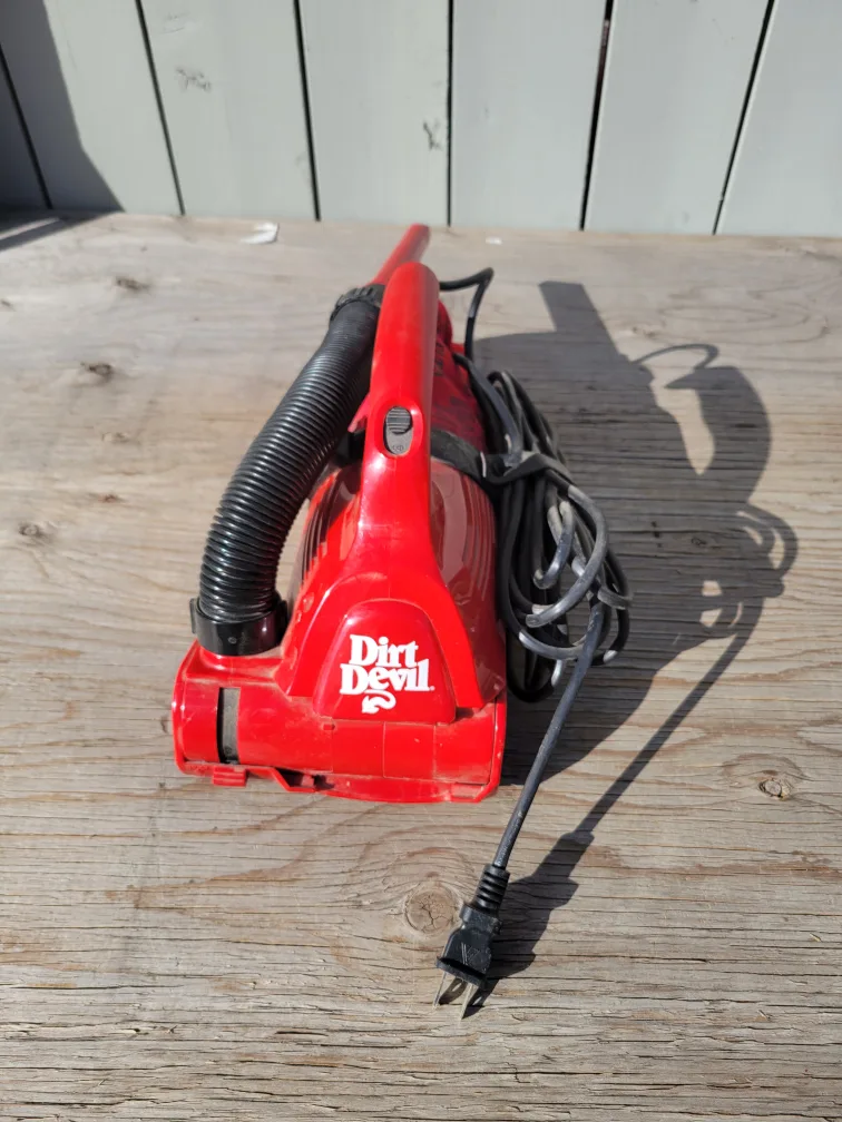 Dirt Devil Handheld Vacuum thumbnail