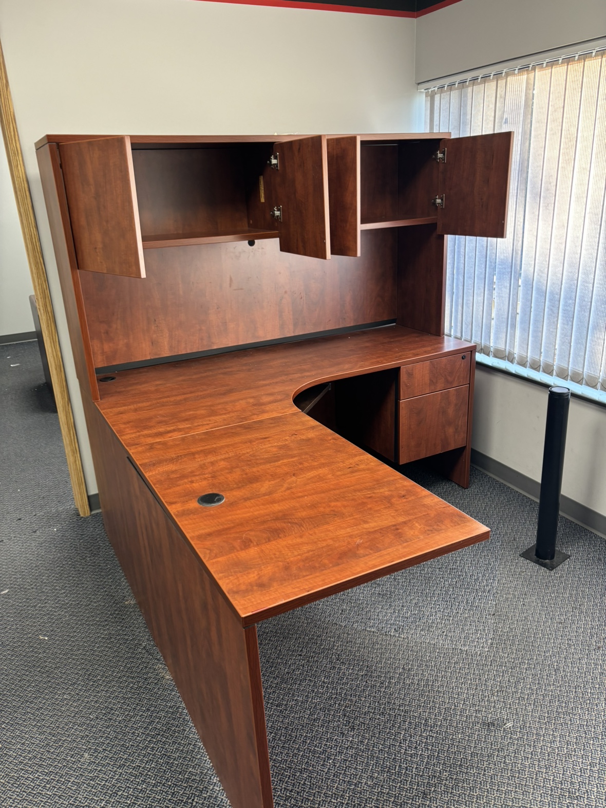 L-Shaped Desk with Hutch - Heavy - photo 3