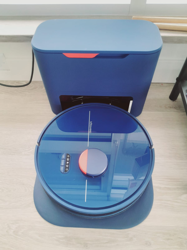Wi-Fi Connected Self-Emptying Robot Vacuum and Mop
