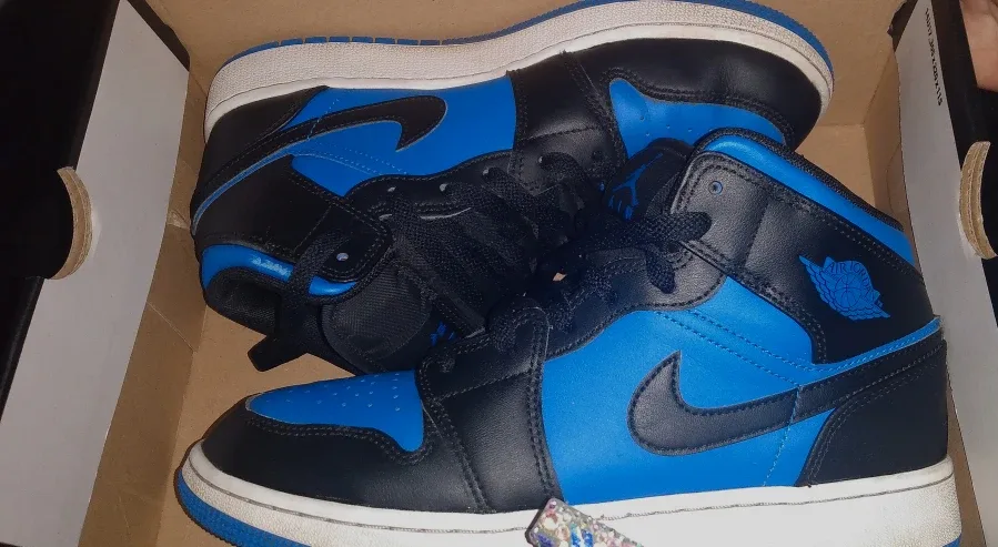 Air Jordan 1 Retro High thumbnail
