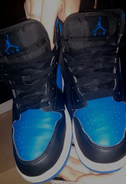 Air Jordan 1 Retro High image indicator(2)