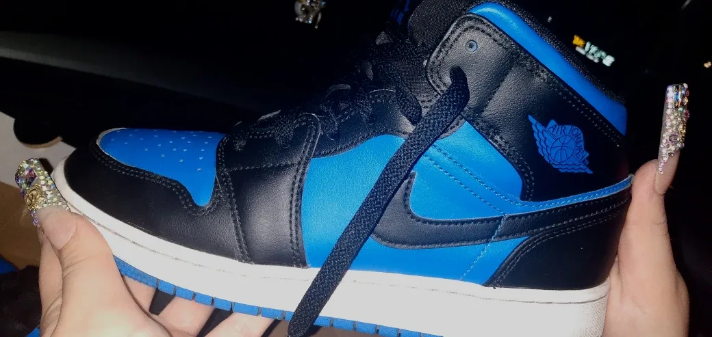 Air Jordan 1 Retro High image indicator(3)