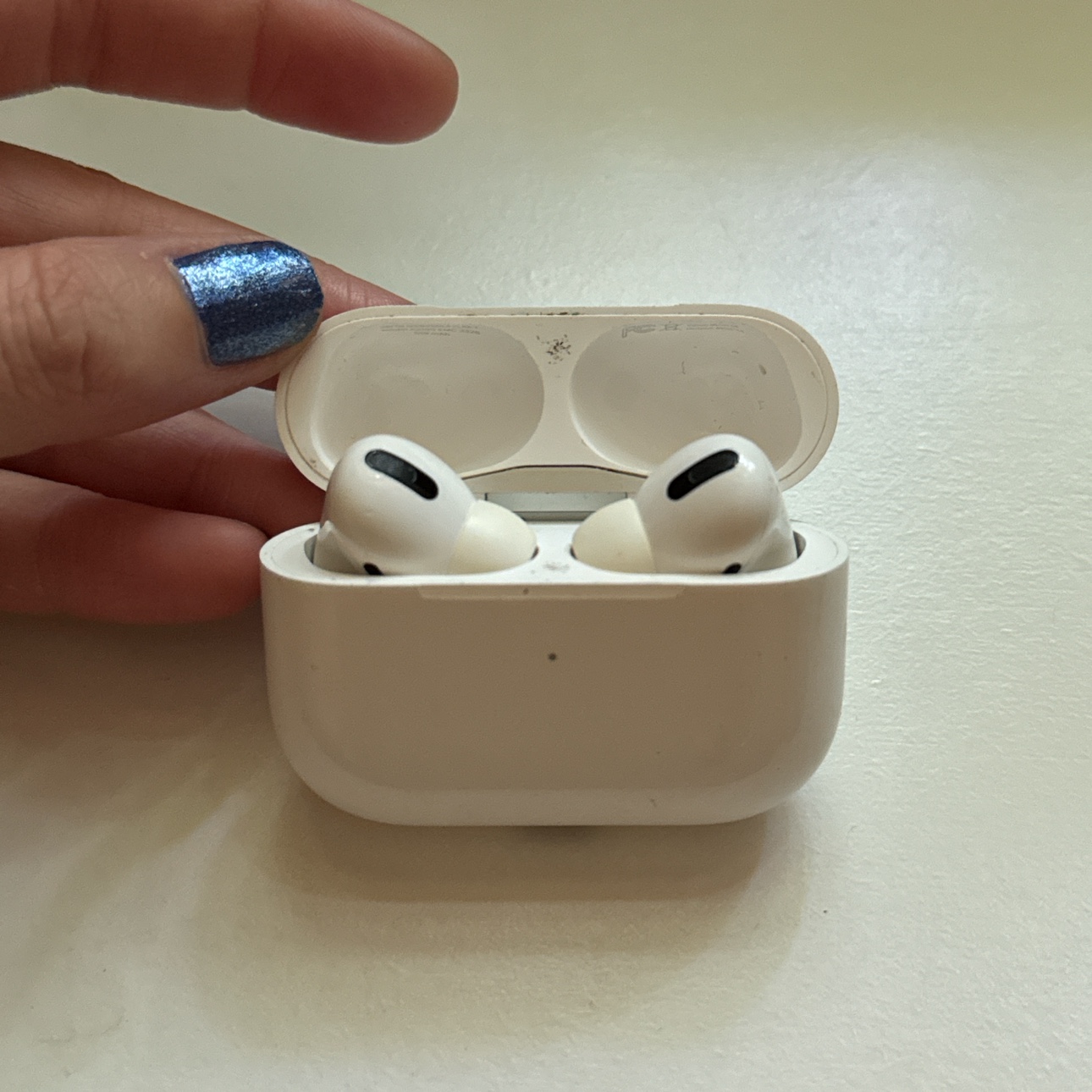 Apple Airpods (2nd Generation) - photo 3
