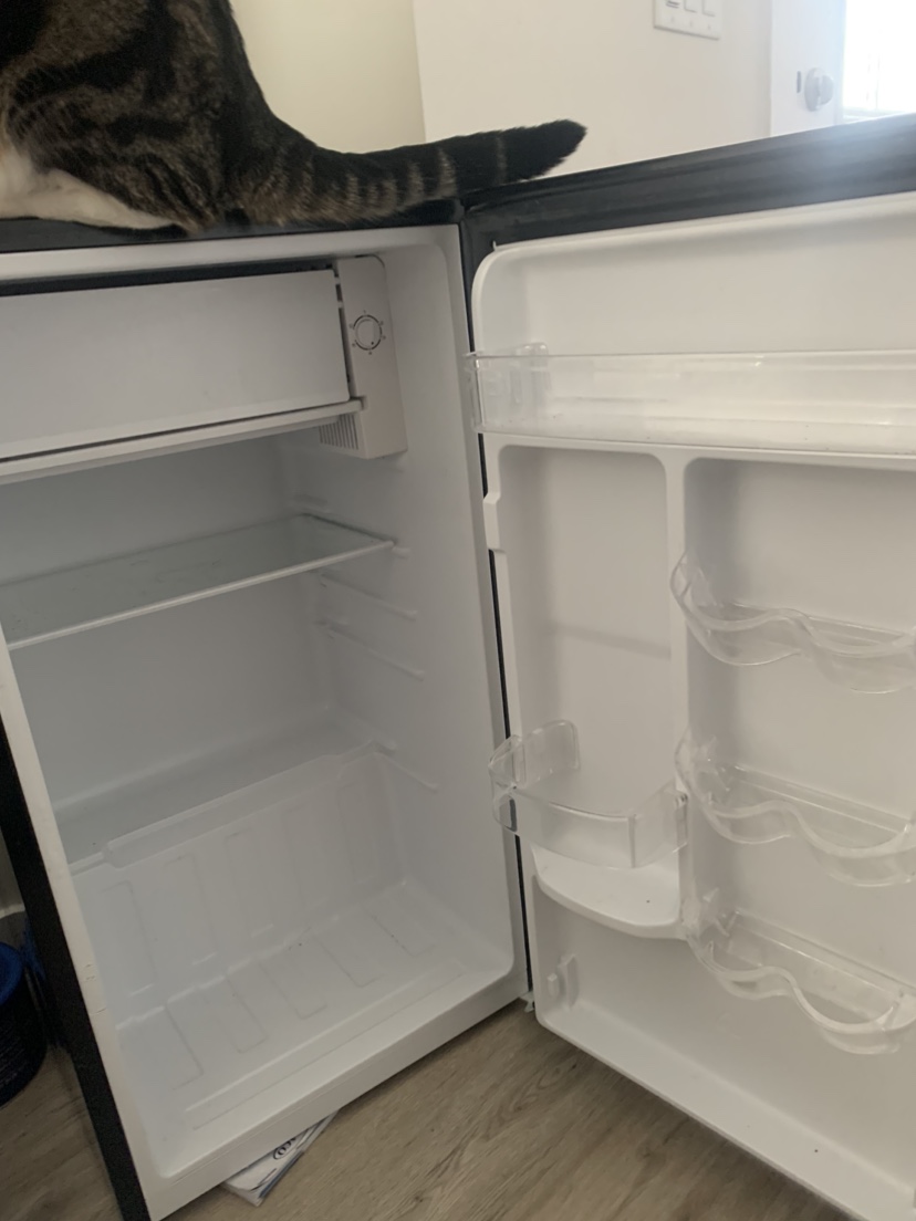 Hamilton Beach Mini Fridge - photo 2