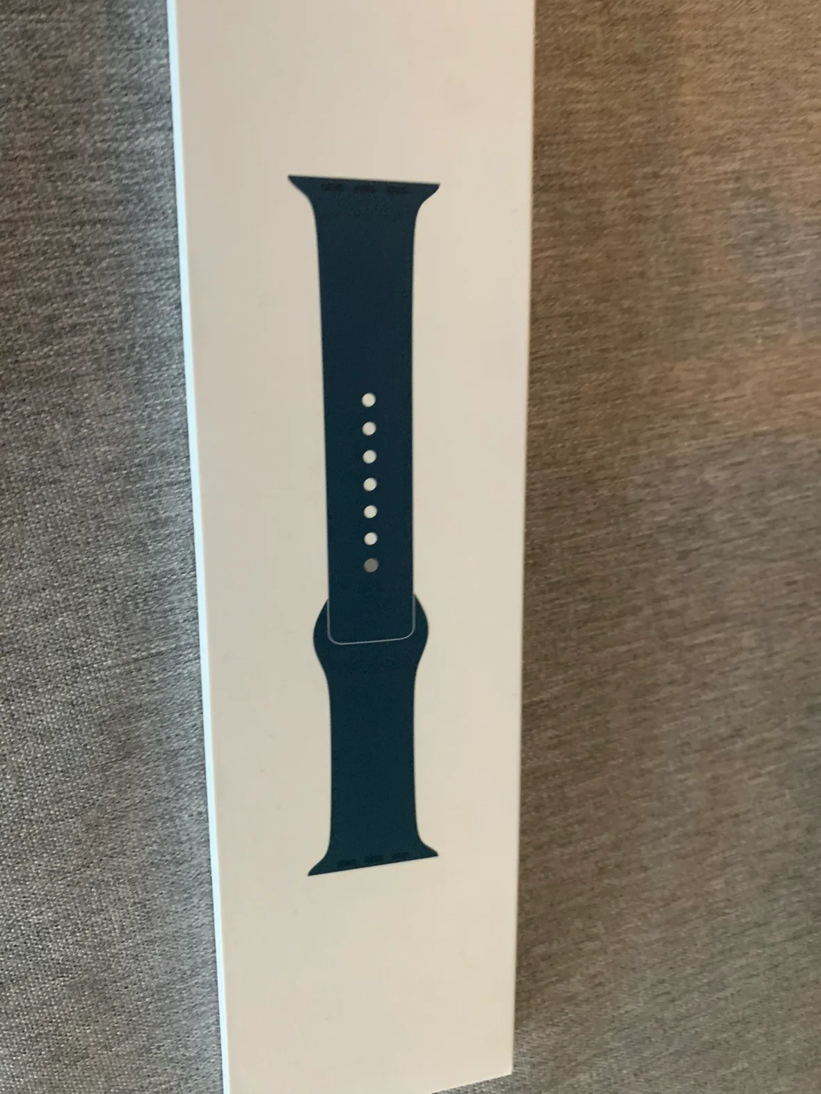 Half Apple Watch Sport Band image indicator(2)