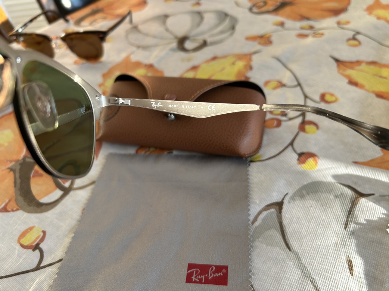 Ray-Ban Sunglasses - photo 3