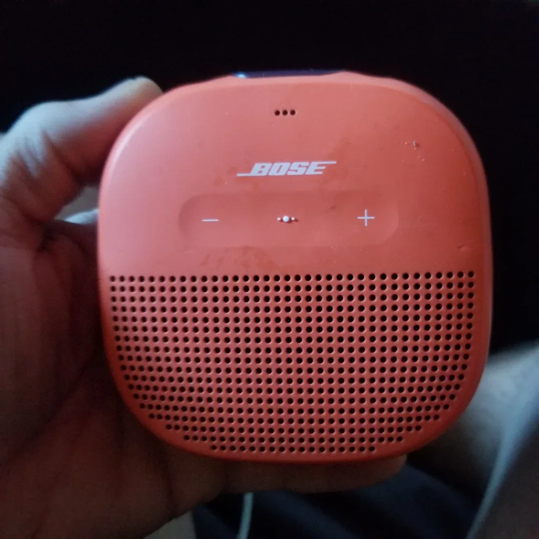 Bose SoundLink Mini Bluetooth Speaker thumbnail