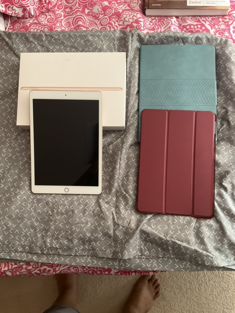 iPad 10.2” Rose Gold (7th generation) 32GB  Wifi only
