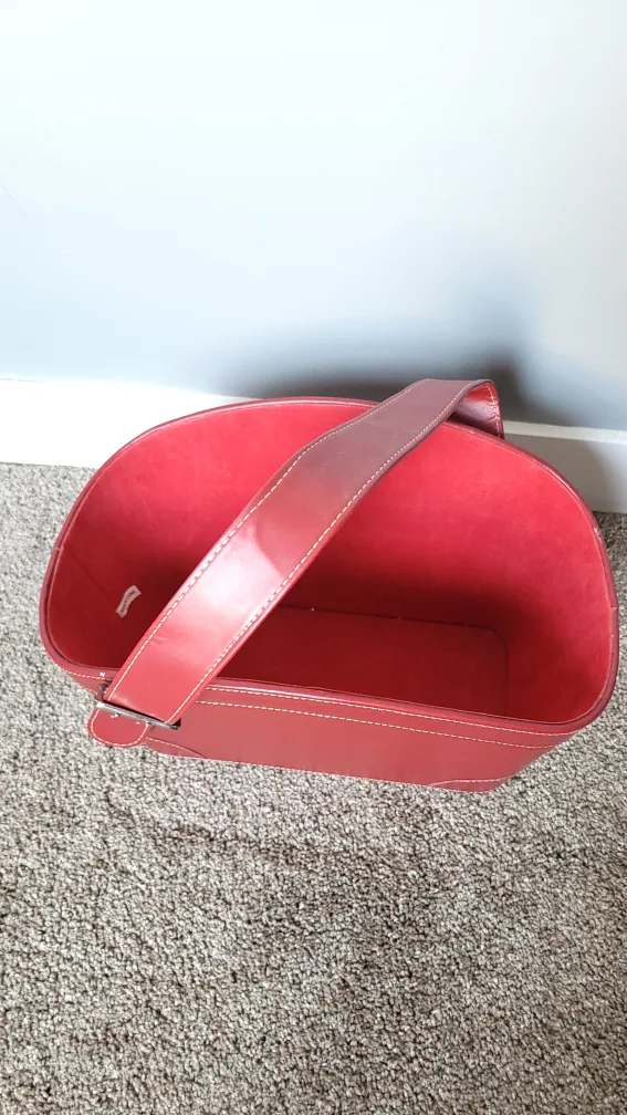 Red Leather Gift Basket image indicator(4)