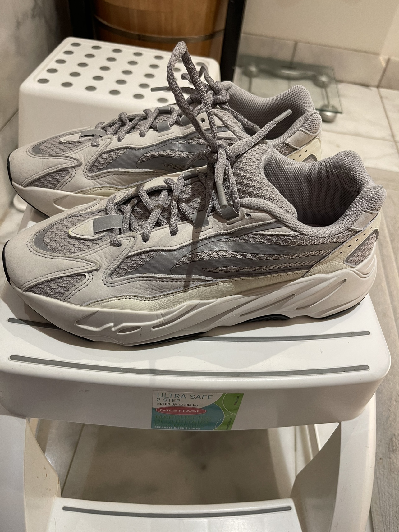 Yeezy 700 men size 9.5