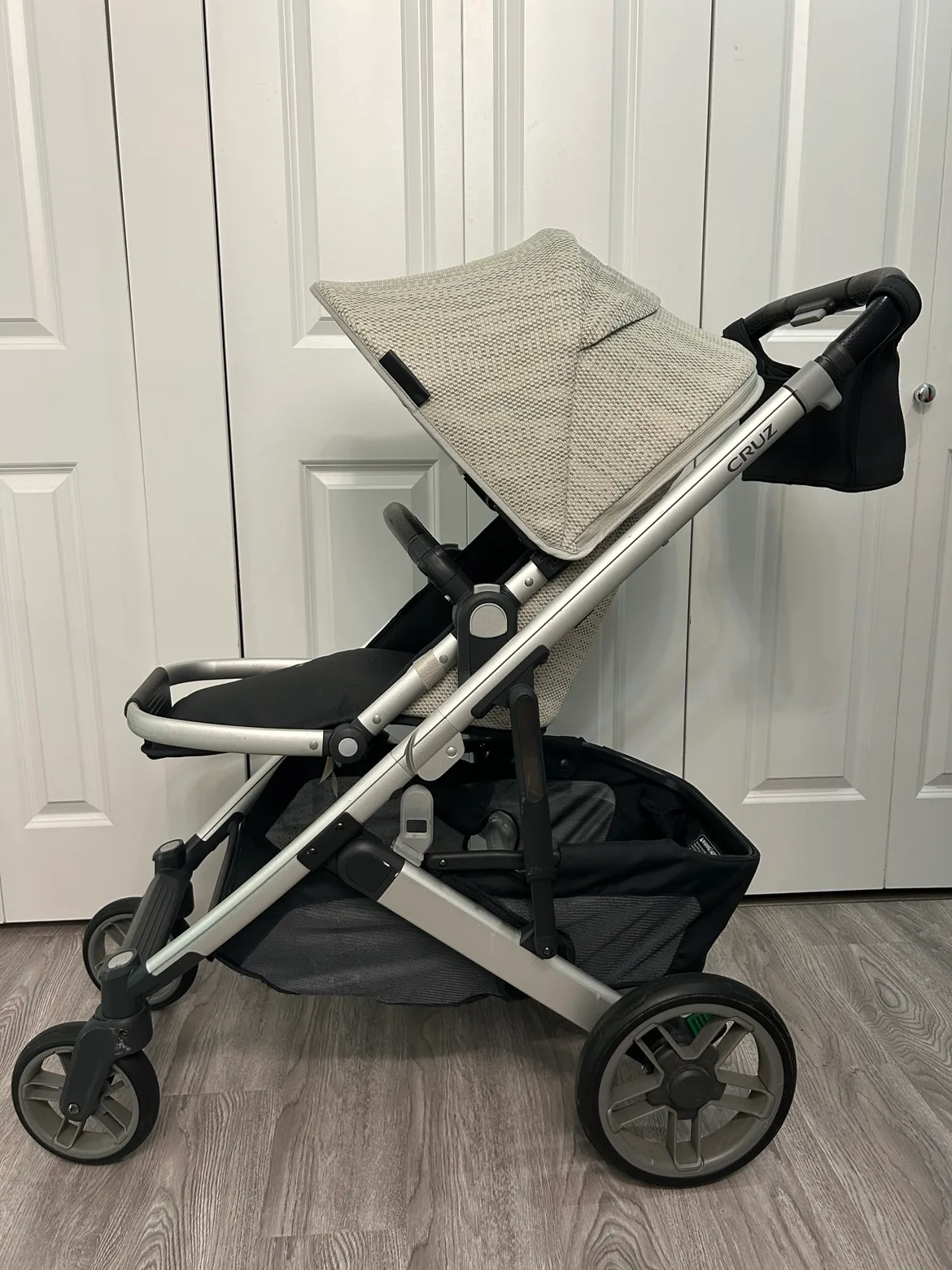 UPPAbaby Cruz V2 (slightly used-excellent condition) thumbnail