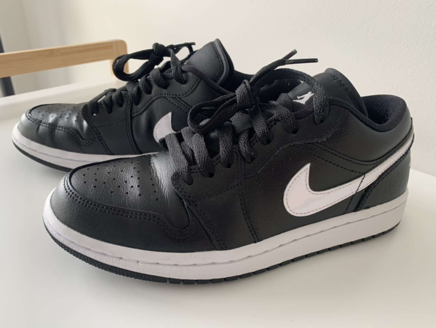 Nike Air Jordan 1 Low US 7 (W)