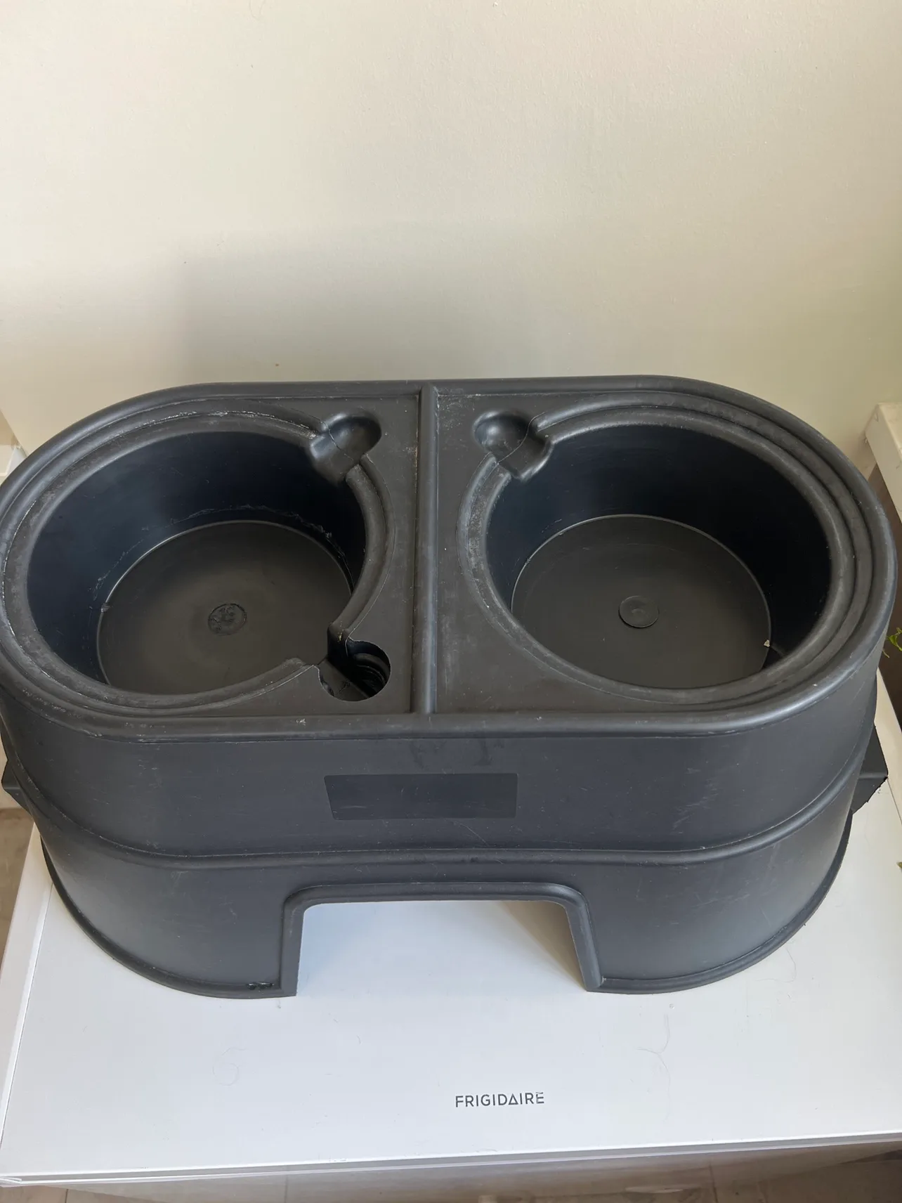 Elevated Pet Food and Water Bowls image indicator(2)