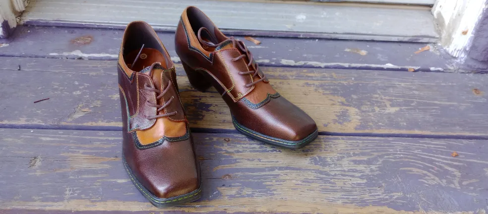 Brown Leather Heeled Oxfords thumbnail