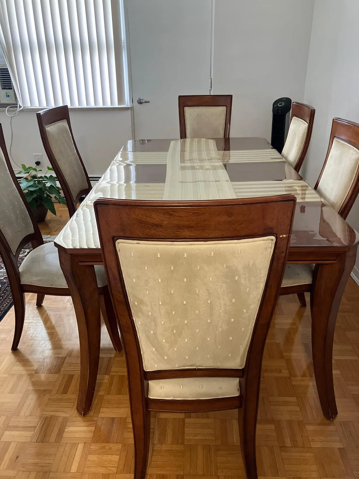 Dining Table Set image indicator(3)